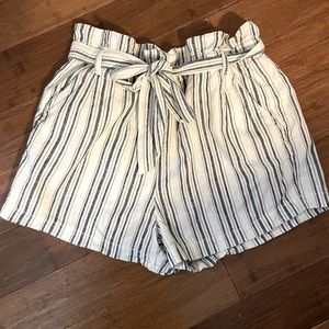 A.n.a. Women's Paperbag Waist Shorts Size Medium Petite Navy Khaki Stripe